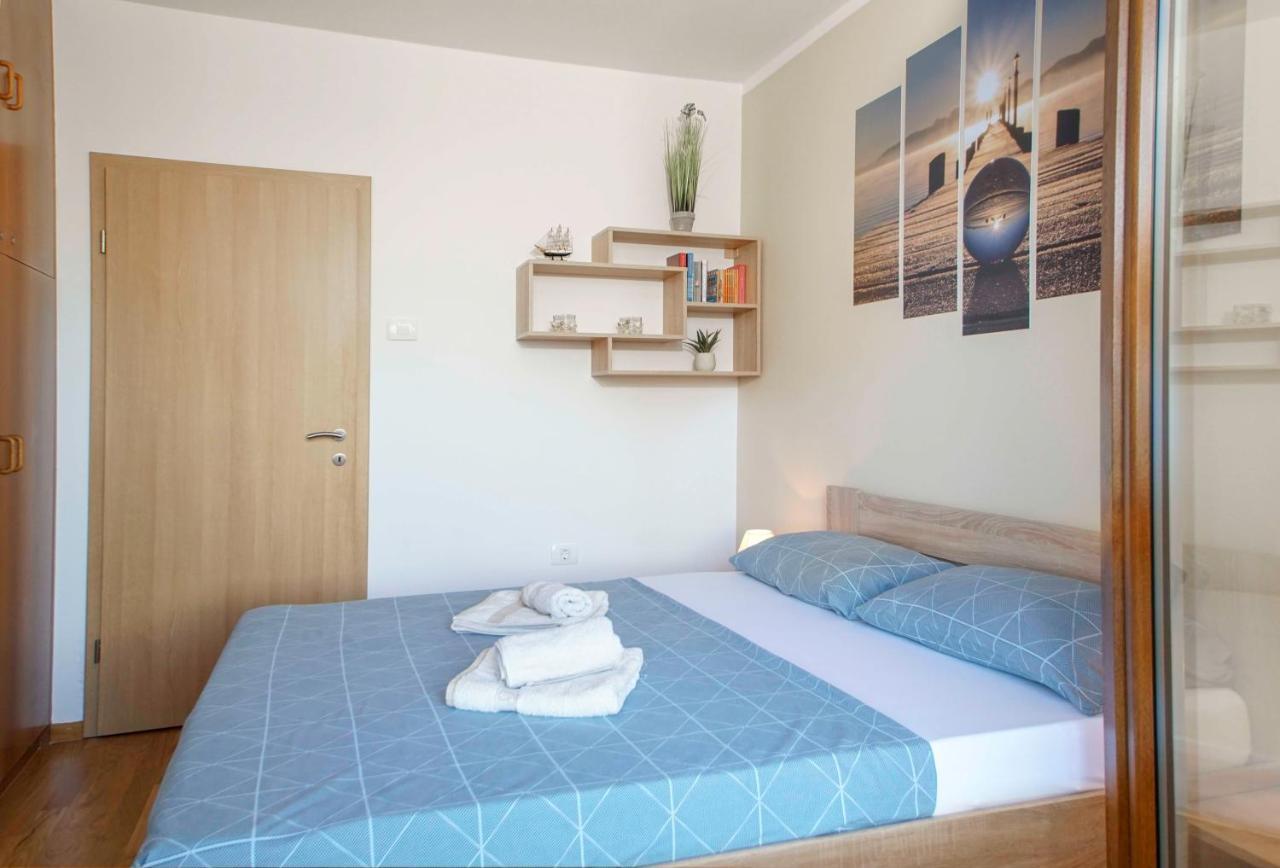 Apartmaji Pri Bosi Nogi 이졸라 외부 사진