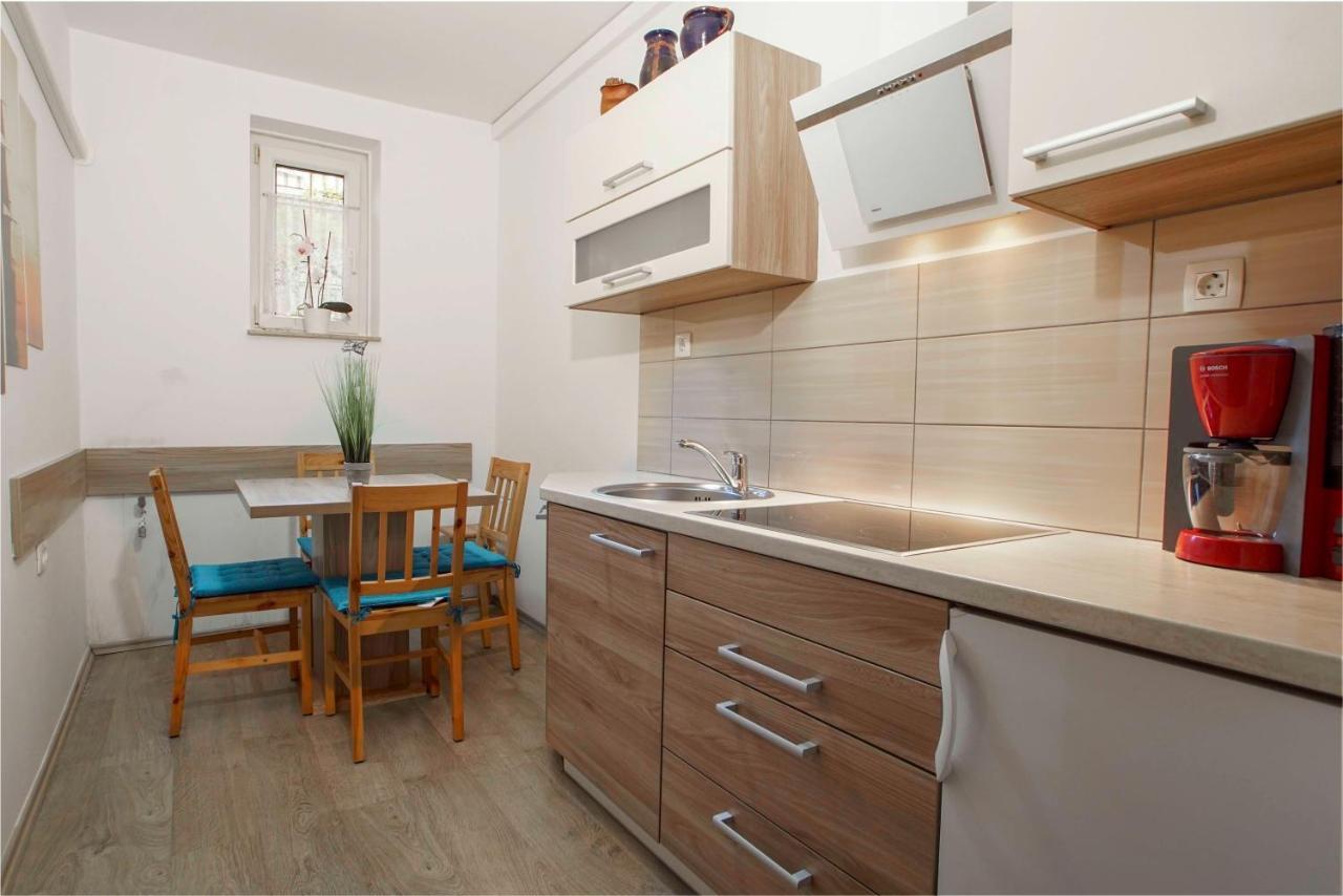 Apartmaji Pri Bosi Nogi 이졸라 외부 사진